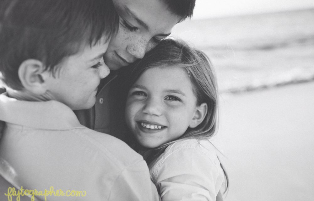Sibling Love Captured in a Sunset Maui Vacation Photo Shoot