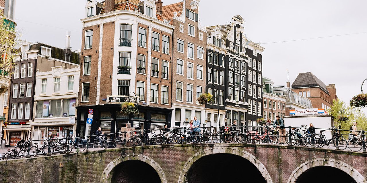 30 Photos of Amsterdam’s Fairytale Canals