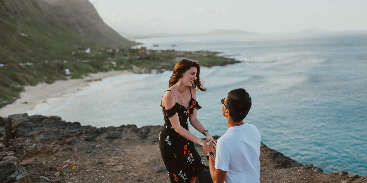 A Breathtaking Cliffside Honolulu Proposal