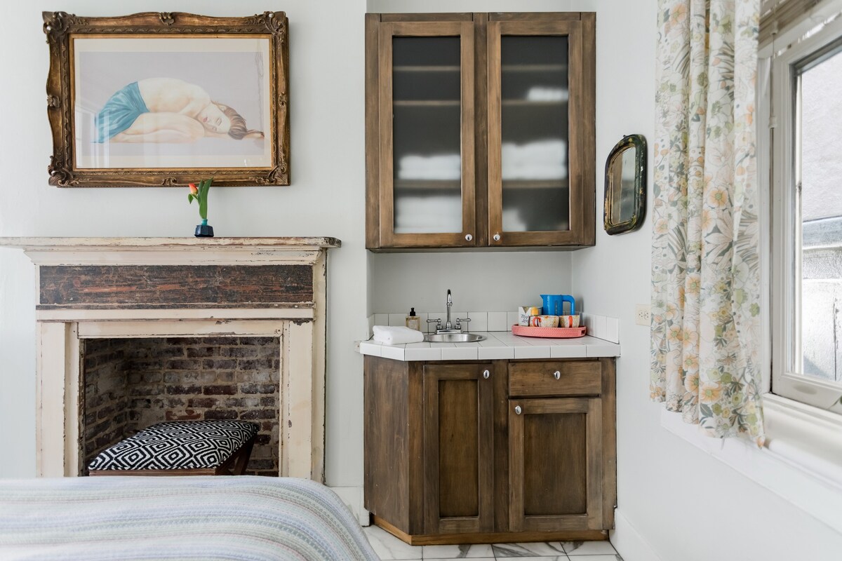 bachelorettes in Charleston, South Carolina