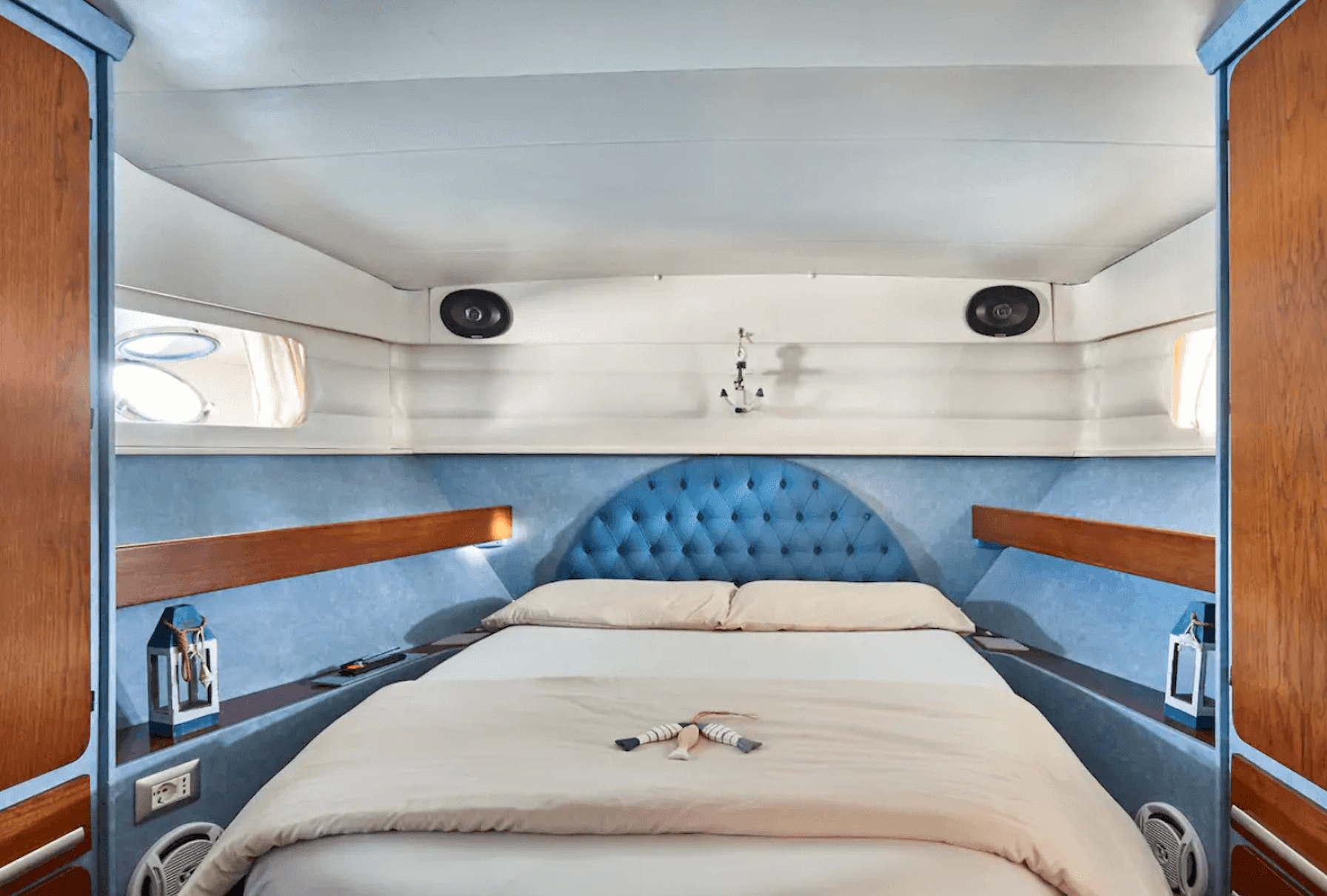 an image of an boat airbnb in Lake Como, Italy