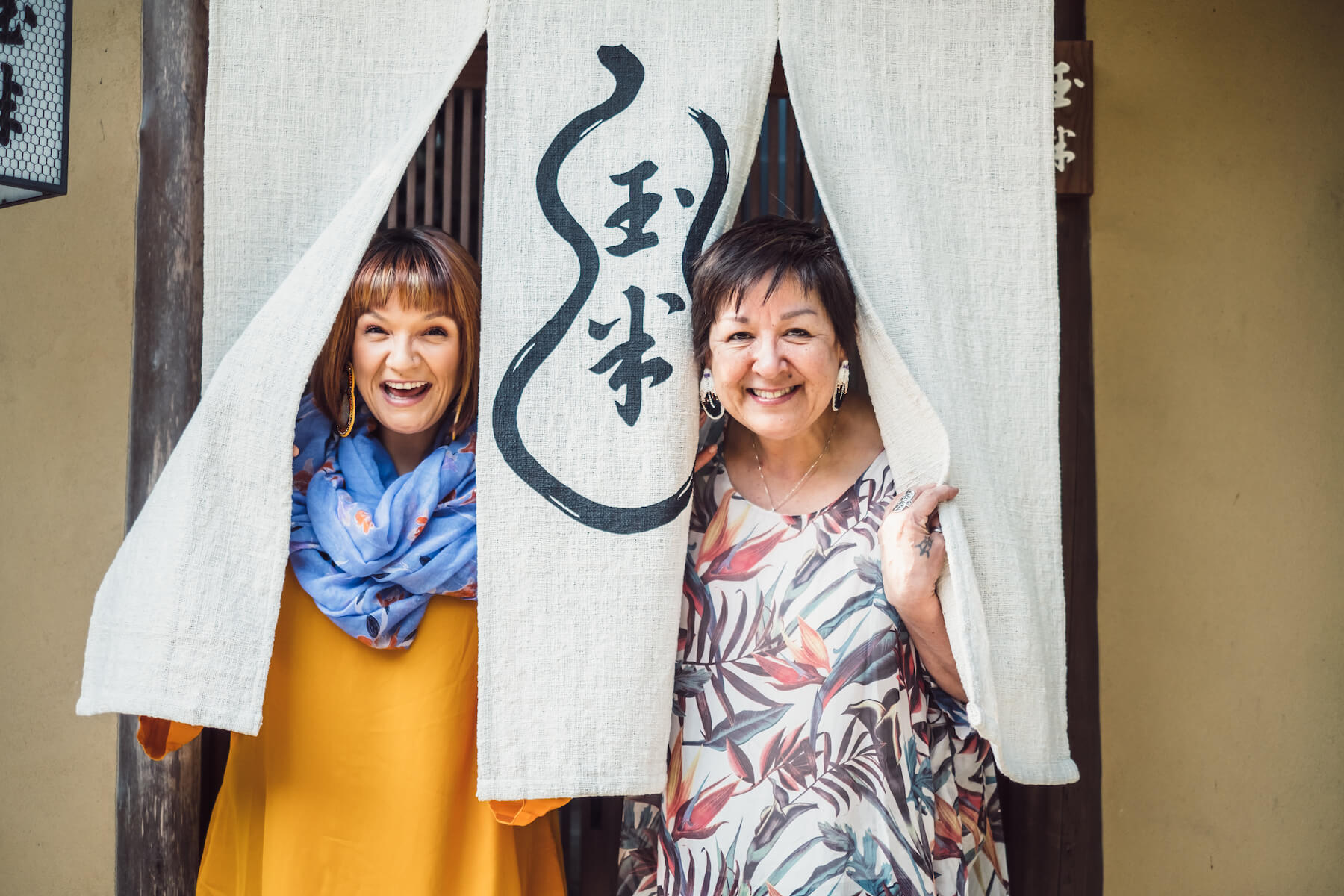 Friends trip in Kyoto Japan on Higashiyama District & Maruyama Park route