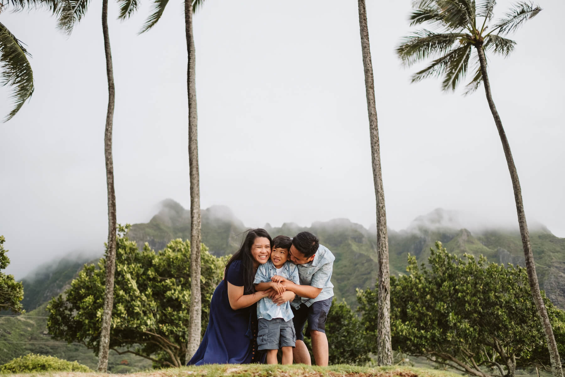 Top 10 Travel Photoshoot Tips With Outfit Ideas & Poses