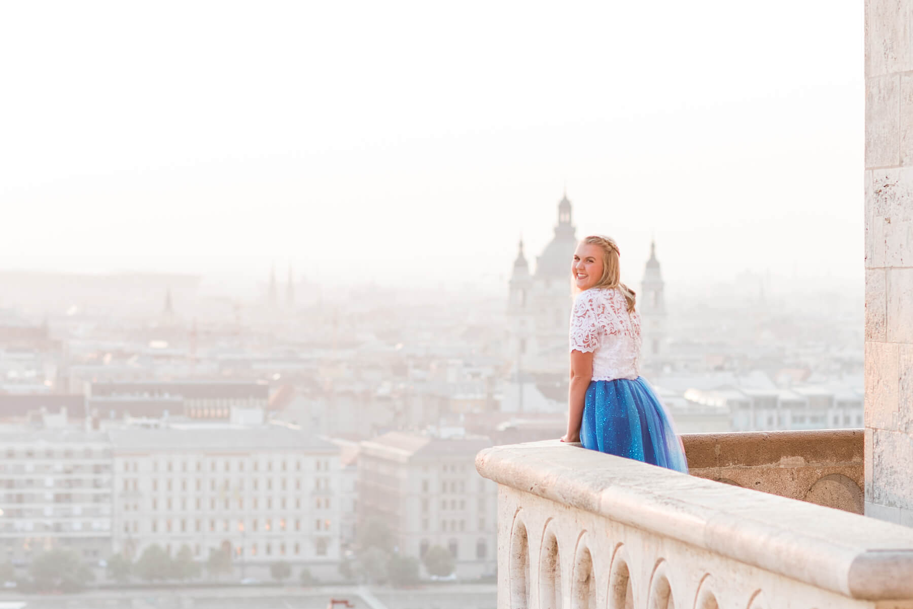 10 Creative Senior Photo Ideas & Posing Tips for Grads