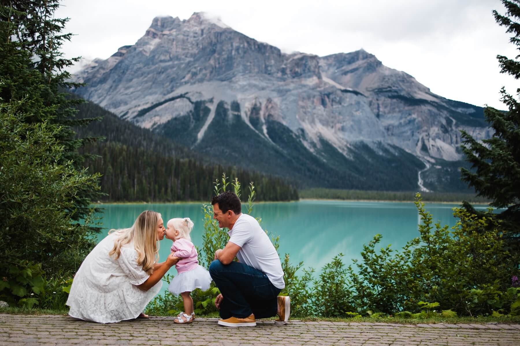 5 Ways to Get Mom Back in the Summer Family Photos