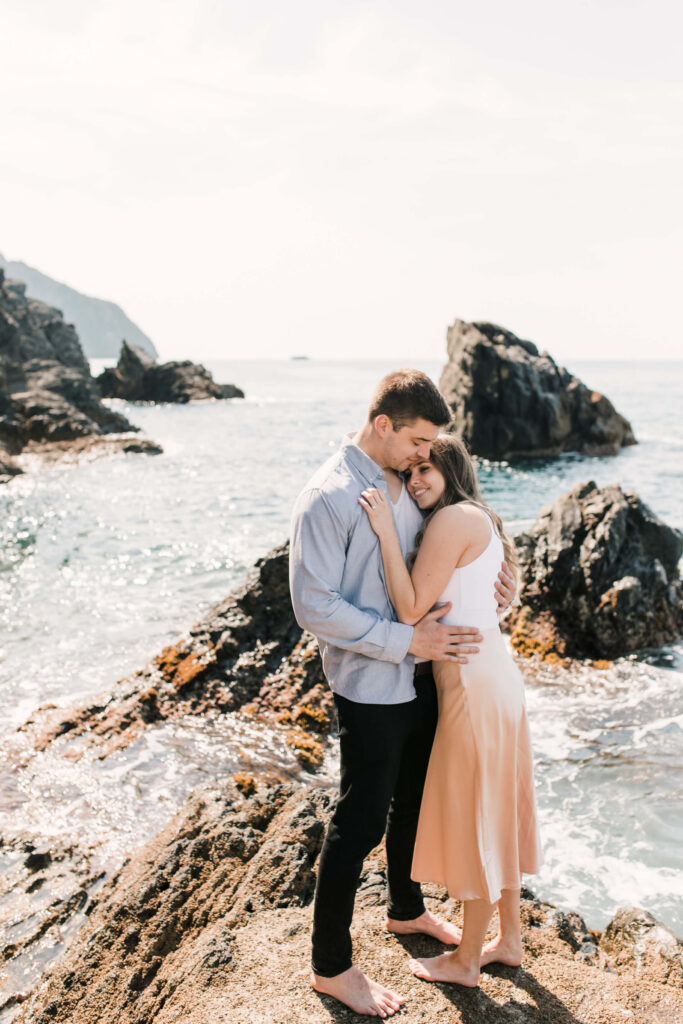 Couple hugging in Cinque Terre on a couples photoshoot with Flytographer