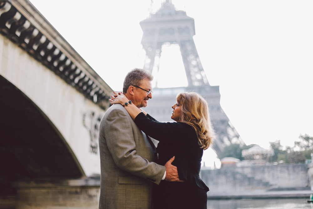 Vacation photographer Paris. Romantic Anniversary in Paris