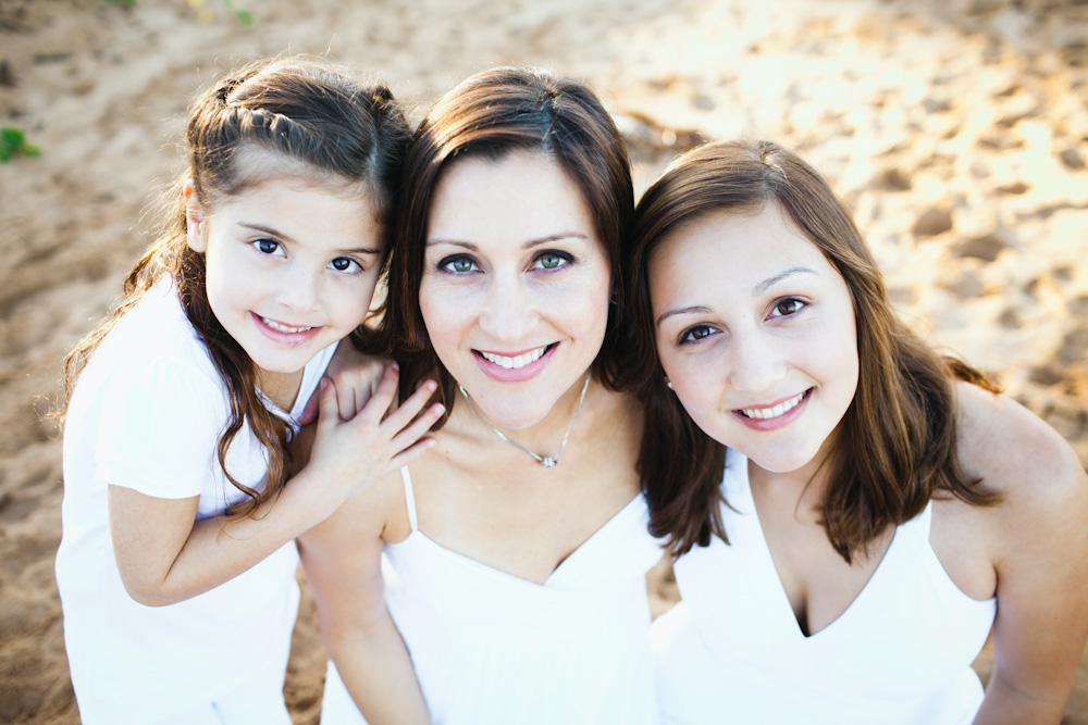 Flytographer in Maui. Hire a vacation photographer in Maui. Family reunion photos