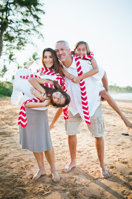 Flytographer in Maui. Hire a vacation photographer in Maui. Family reunion photos