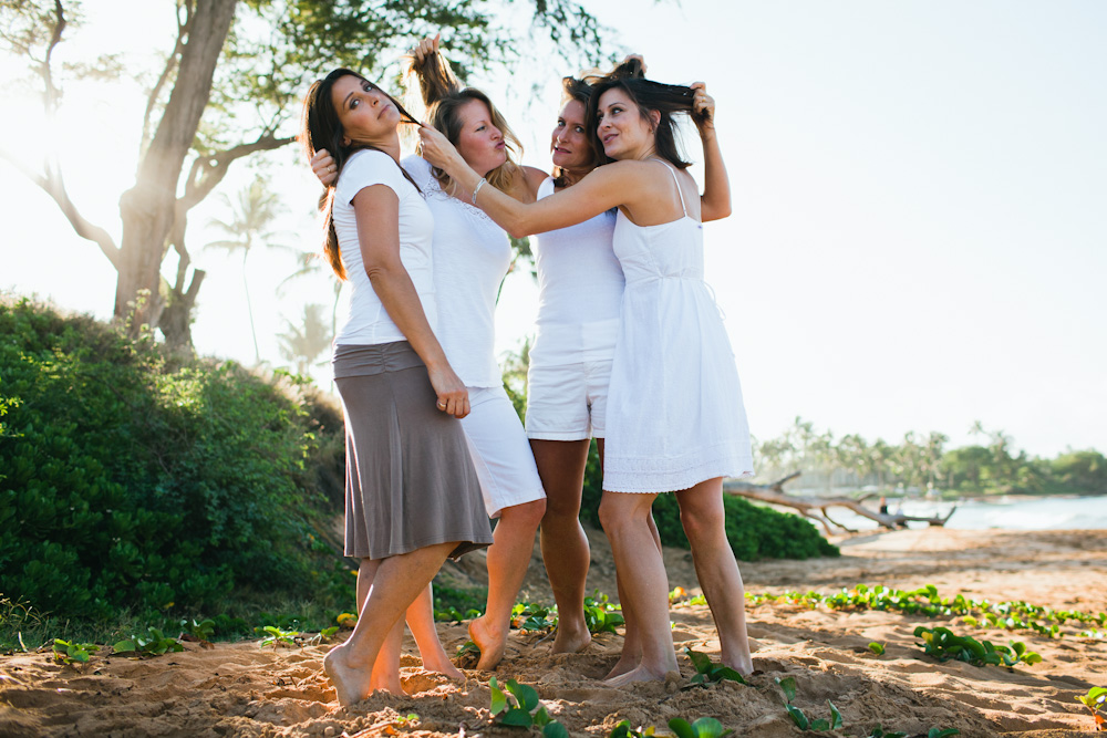 Flytographer in Maui. Hire a vacation photographer in Maui. Family reunion photos