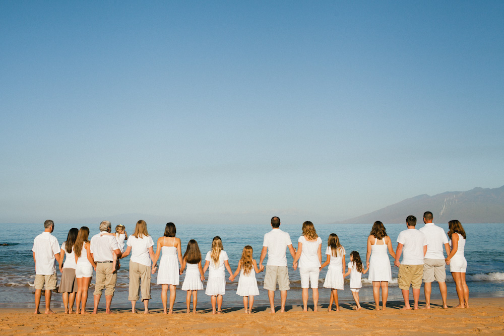 Flytographer in Maui. Hire a vacation photographer in Maui. Family reunion photos