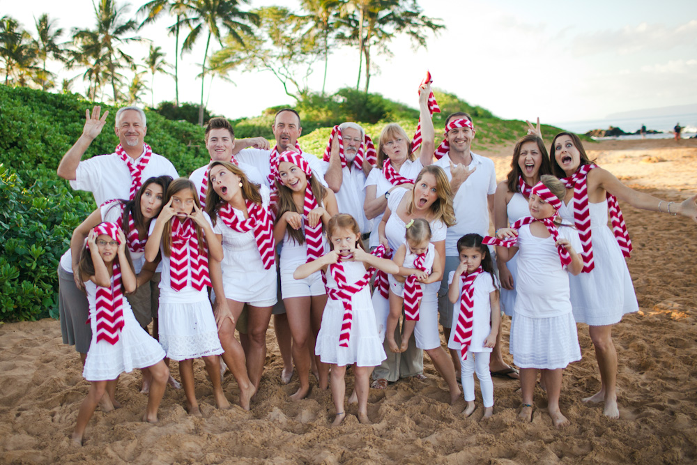 Flytographer in Maui. Hire a vacation photographer in Maui. Family reunion photos