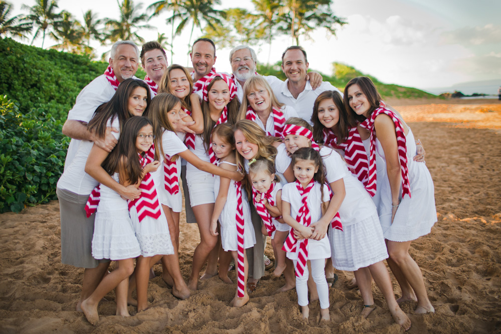 Flytographer in Maui. Hire a vacation photographer in Maui. Family reunion photos