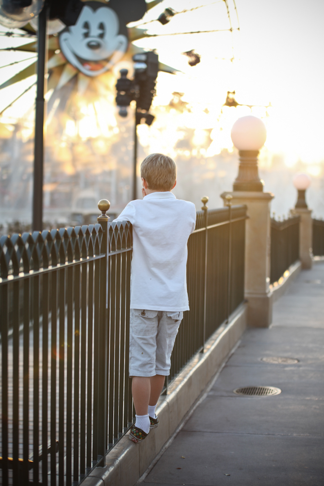 Vacation Photographer in Disneyland. Flytographer