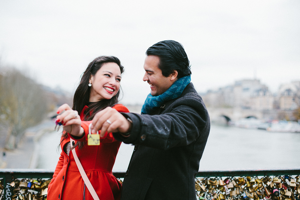 Anniversary Photos. Vacation Photographer in Paris. Flytographer