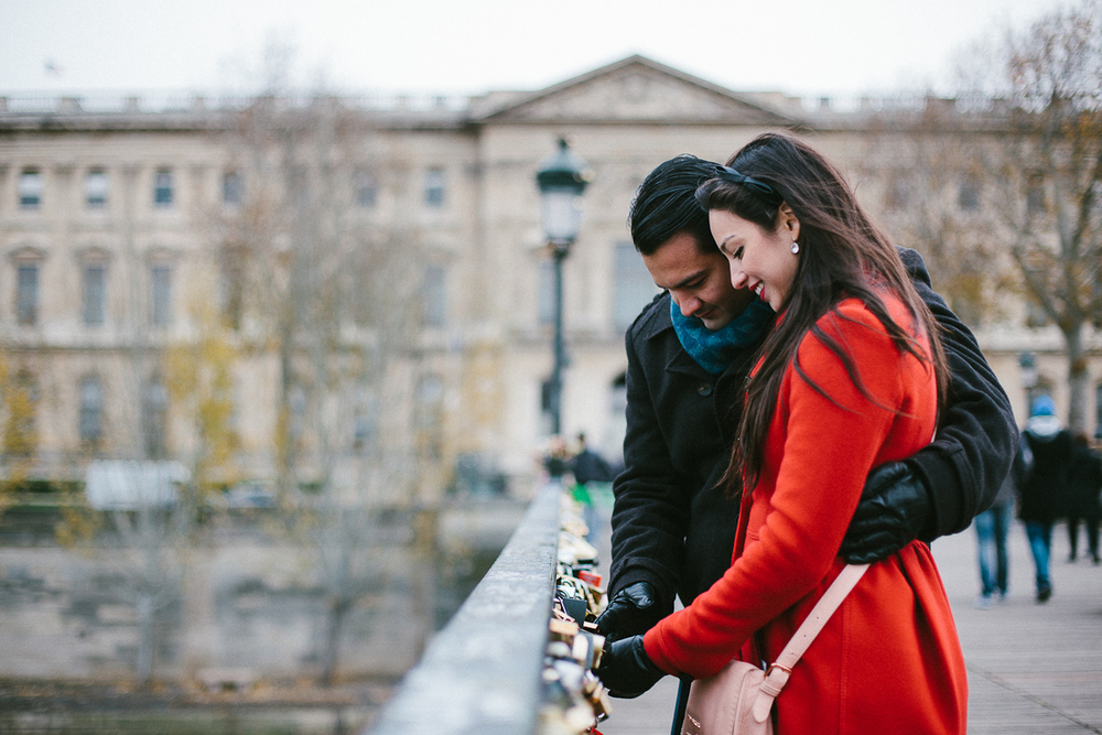 Anniversary Photos. Vacation Photographer in Paris. Flytographer