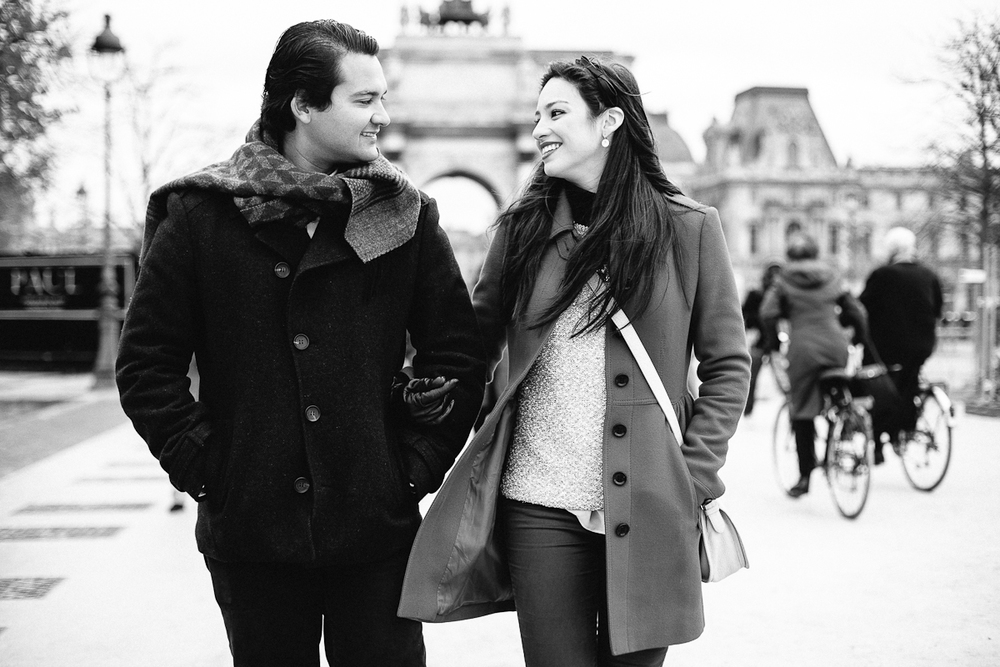 Anniversary Photos. Vacation Photographer in Paris. Flytographer