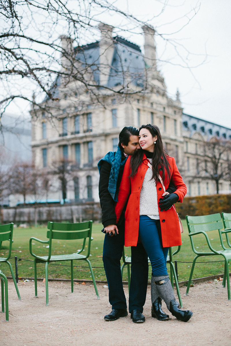 Anniversary Photos. Vacation Photographer in Paris. Flytographer