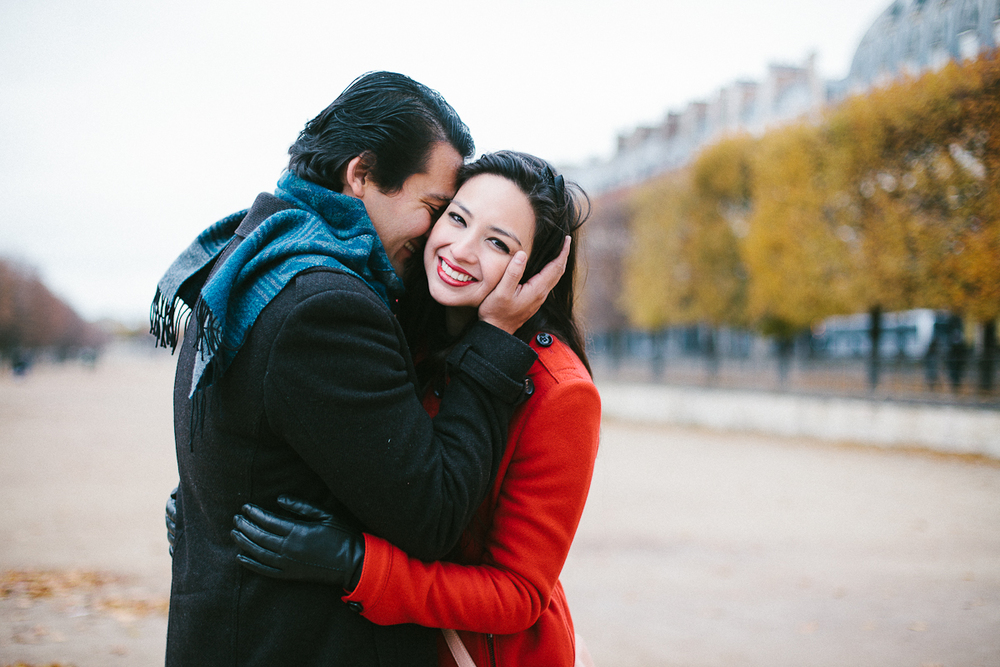 Anniversary Photos. Vacation Photographer in Paris. Flytographer