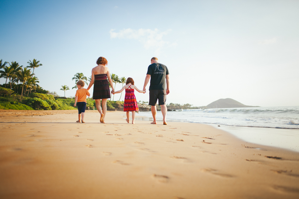 Vacation Photographer in Maui. Flytographer. Destination photographer in Hawaii.