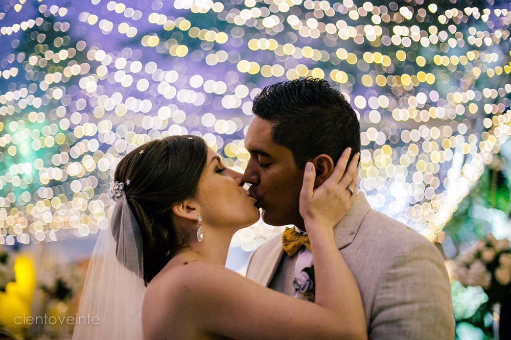 Alejandro sent us some photos from the wedding!