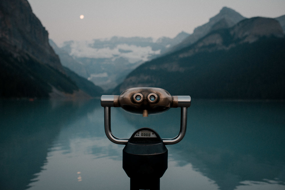  Flytographer:  Lyndsay in Lake Louise  